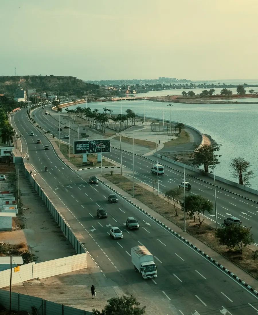 A Marginal de Luanda, junto à baía